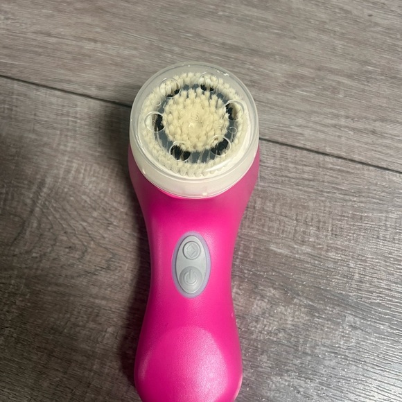 Clarisonic Mia 2 Sonic Fuschia Facial Cleansing Brush (DEVICE ONLY) - Picture 3 of 4